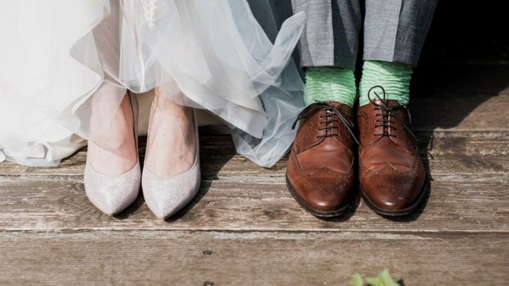 El dinero se colocará con unos alfileres en el vestido de la novia o en sus zapatos.
