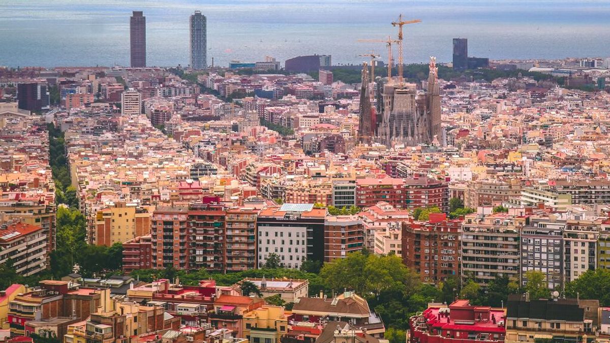 El Parlament catalán aprueba la ley antidesahucios como respuesta al veto del Constitucional El Parlament catalán aprueba la ley antidesahucios como respuesta al veto del Constitucional