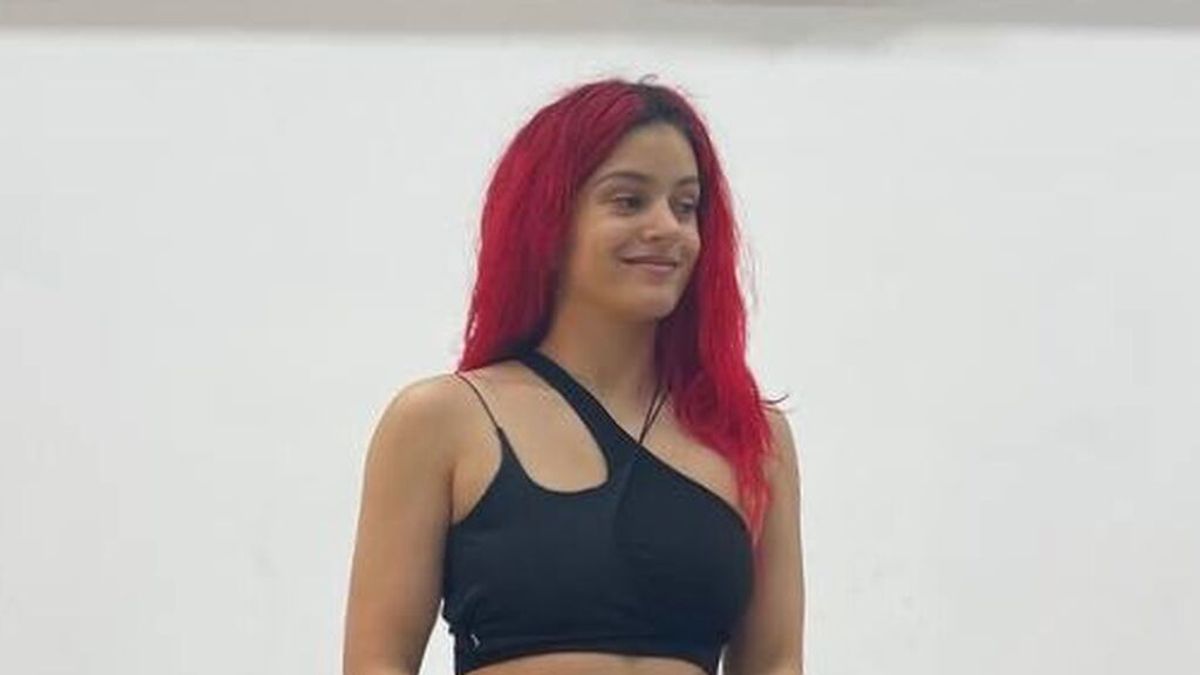 Rosalía cambia de look y se apunta al rojo capilar Rosalía cambia de look y se apunta al rojo capilar
