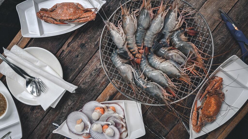 Un festín de altura: cómo comer cada tipo de marisco y con qué maridarlo
