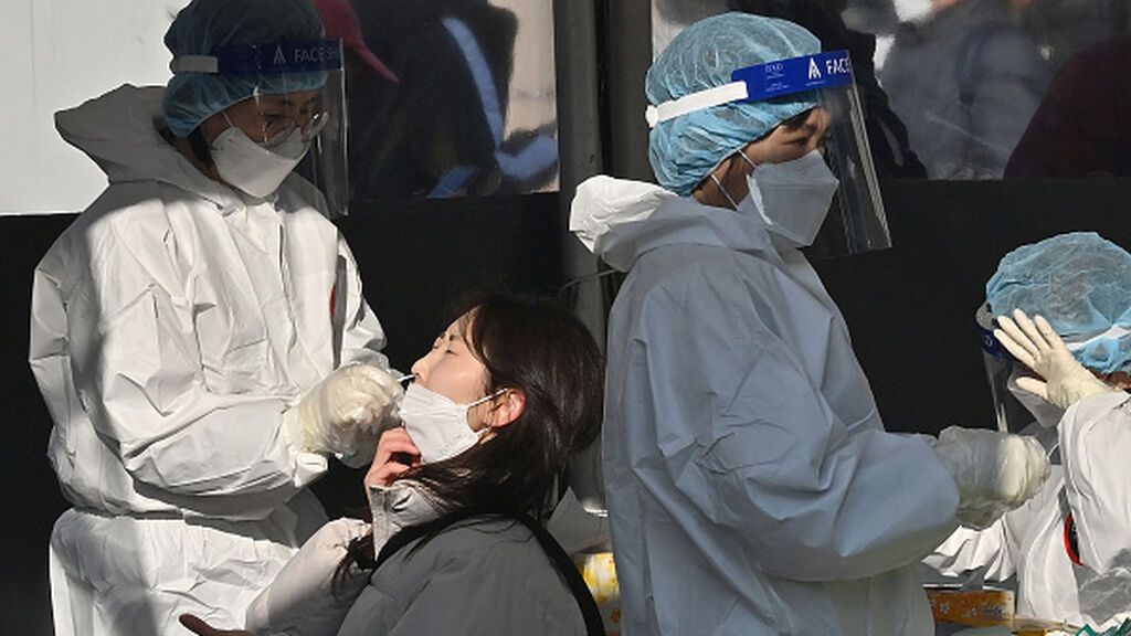 La draconianas medidas contra la covid en Hong Kong y Corea del Sur no impiden que ómicron se dispare
