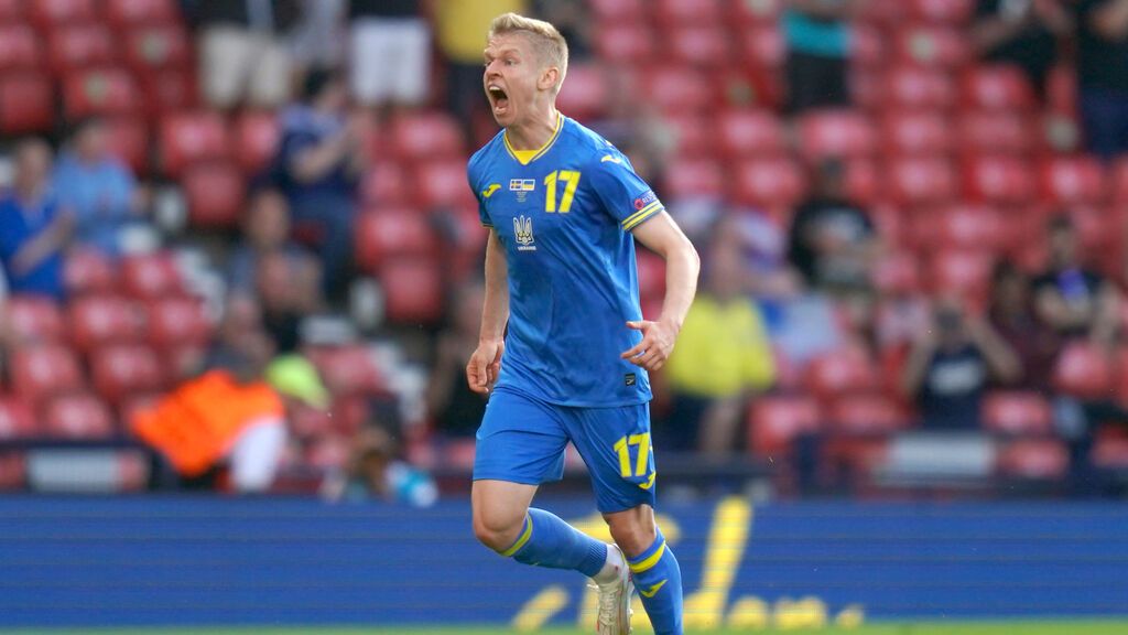 Oleksandr Zinchenko, futbolista de Ucrania, a Vladimir Putin: "Espero que mueras"