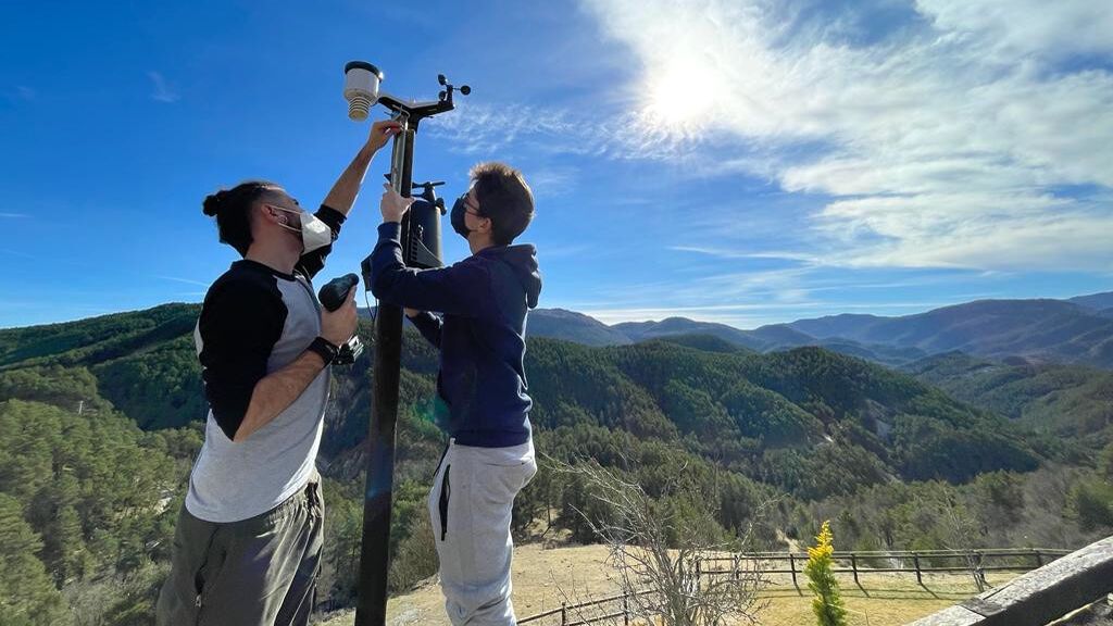 Unos jóvenes llenan el Pirineo de cámaras para divulgar la meteorología