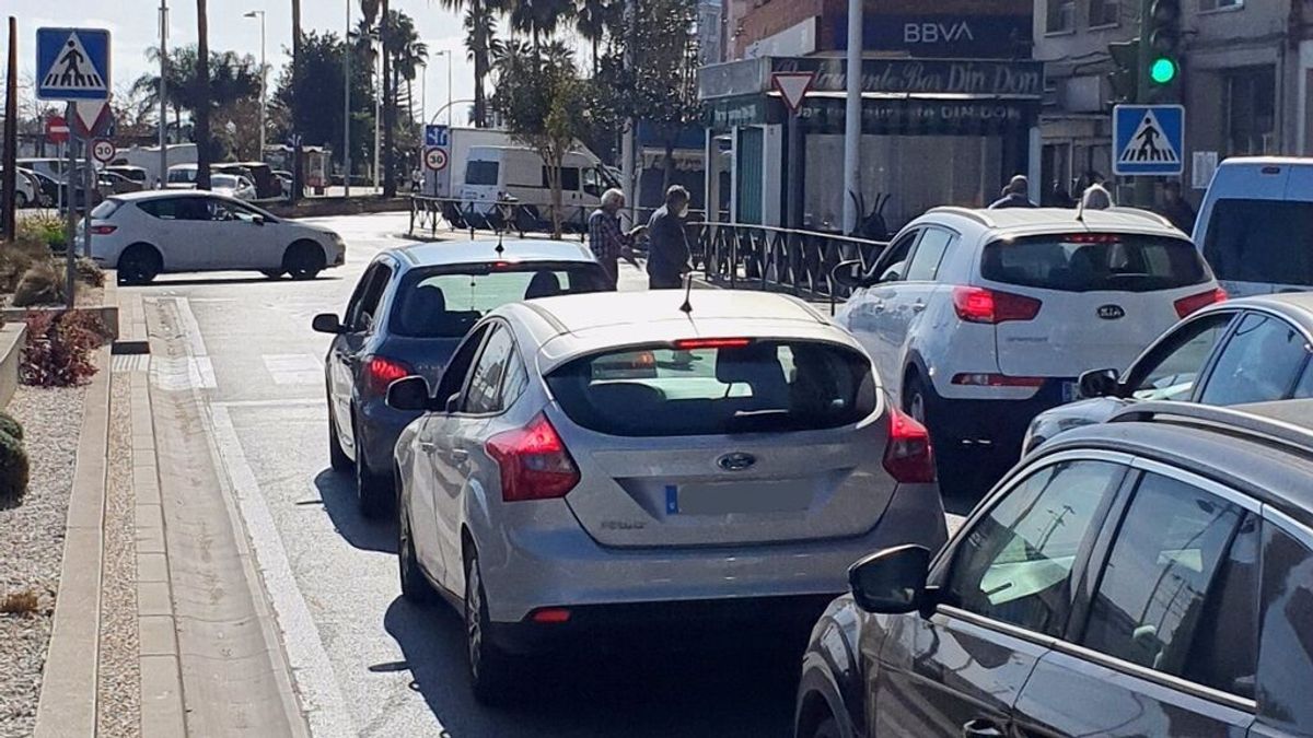 La Policía Local de Algeciras detiene un vehículo que circulaba con su conductora desvanecida La Policía Local de Algeciras detiene un vehículo que circulaba con su conductora desvanecida