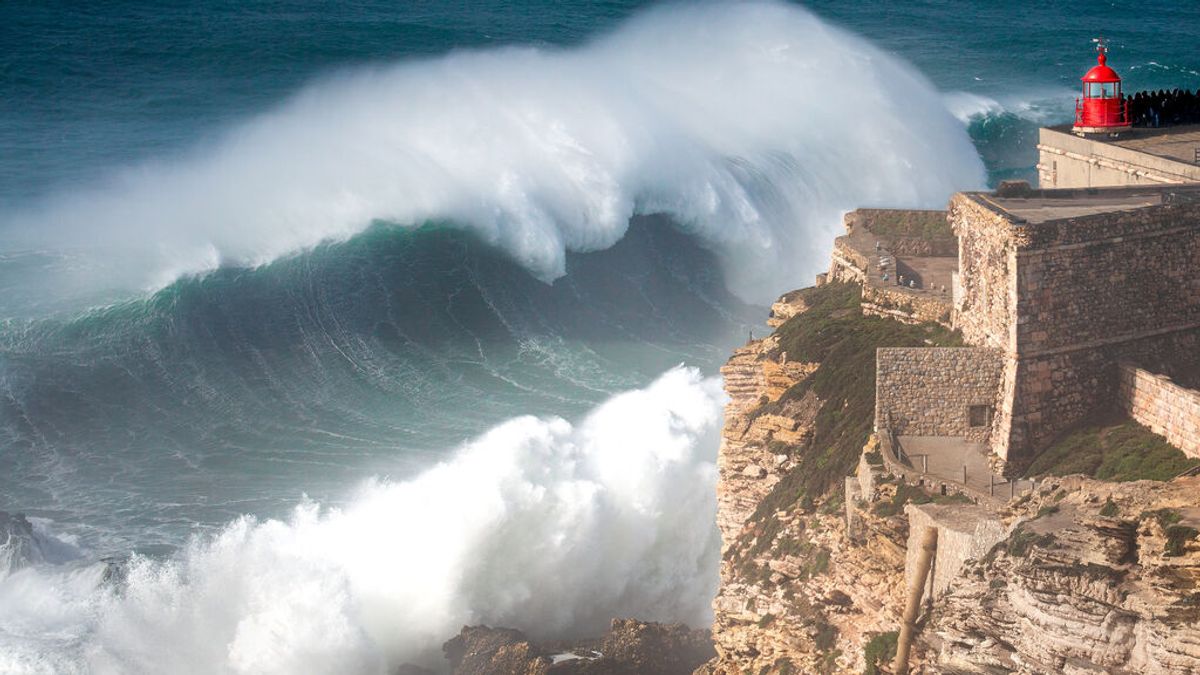 La NASA fotografía desde el espacio las monstruosas olas de Nazaré, en Portugal: así se forman