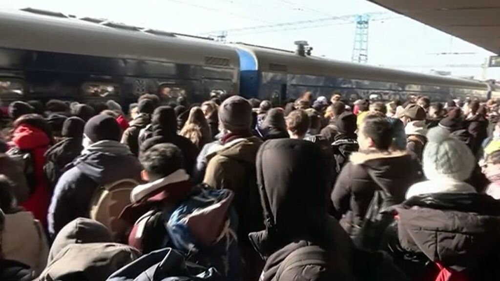 Más de 100.000 personas han huido de Ucrania desde que comenzó la invasión rusa