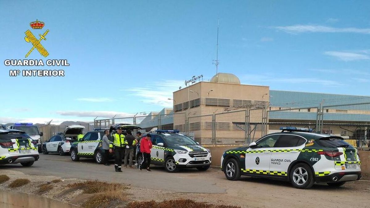 Investigan a una joven de 19 años por enterrar a su bebé en un 'tupperware' en Murcia Investigan a una joven de 19 años por enterrar a su bebé en un 'tupperware' en Murcia
