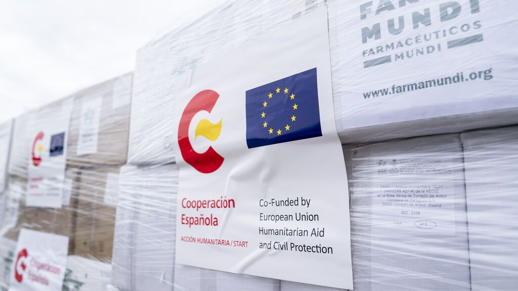EuropaPress_4277071_palets_material_sanitario_farma_mundi_mandar_ucrania_base_aerea_torrejon