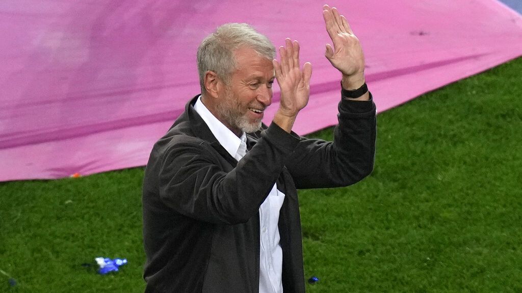 EuropaPress_3745038_29_may_2021_portugal_porto_chelsea_owner_roman_abramovich_celebrates_on_the