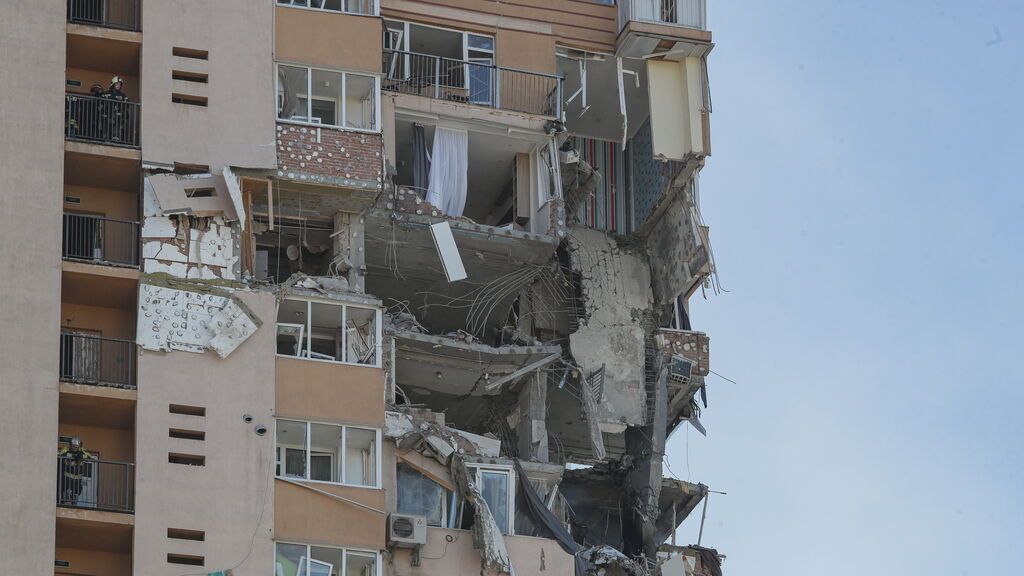 Ucrania denuncia que un misil ruso ha alcanzado un edificio residencial en Kiev