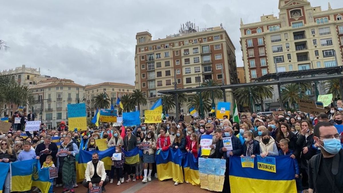 Málaga se concentra contra la invasión de Ucrania y habilita espacios para la recogida de ayuda