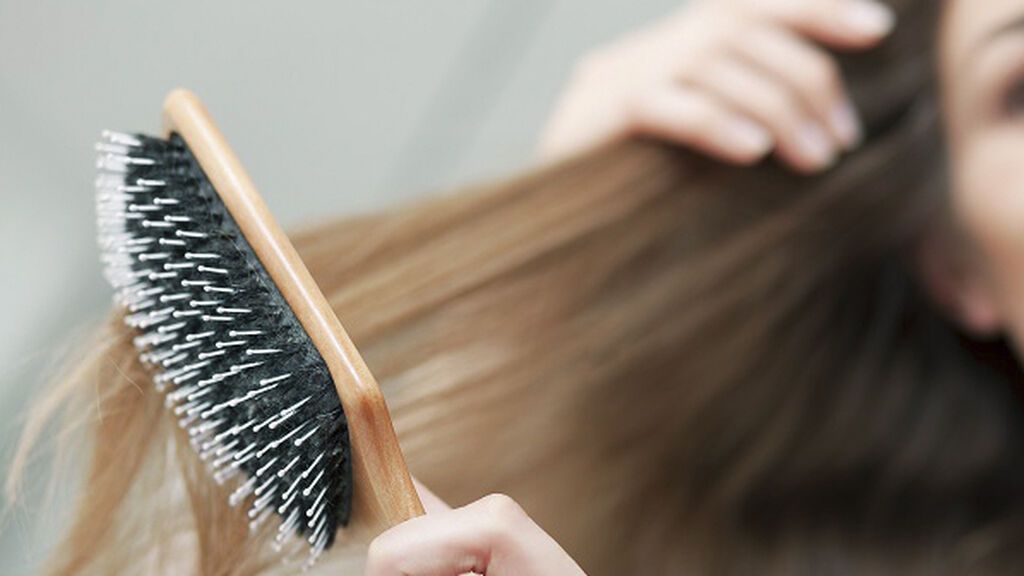 Estos son los mejores cepillos que desenredan y no rompen el pelo: del cepillo de jabalí al multi-púas.