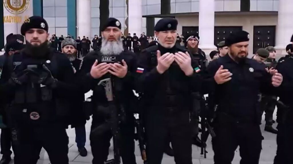 El ejército checheno amenaza a los soldados ucranianos: jugarán al fútbol con sus propias cabezas