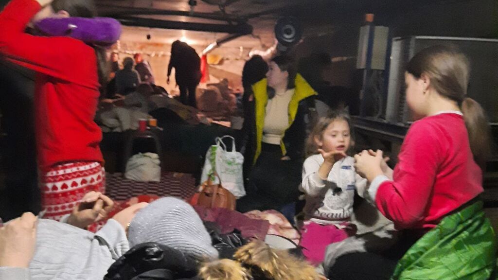 Una ONG valenciana evacuará a 600 ucranianos, entre niños y madres, desde la frontera de Polonia