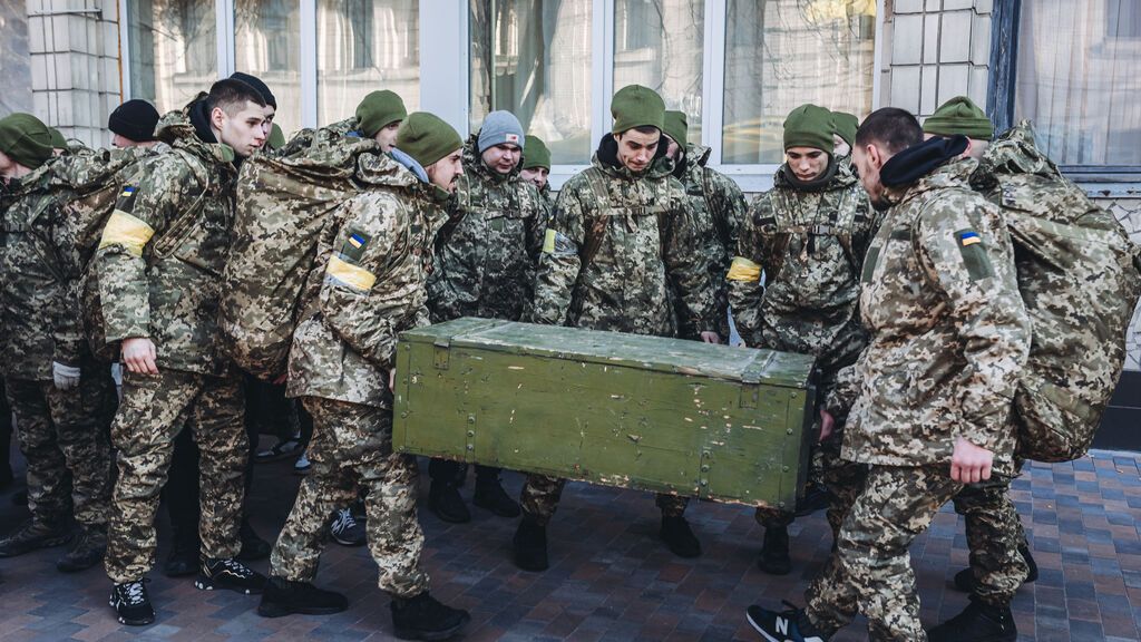 El quinto día de guerra en Ucrania termina sin acuerdo de alto al fuego y Rusia cerca Kiev