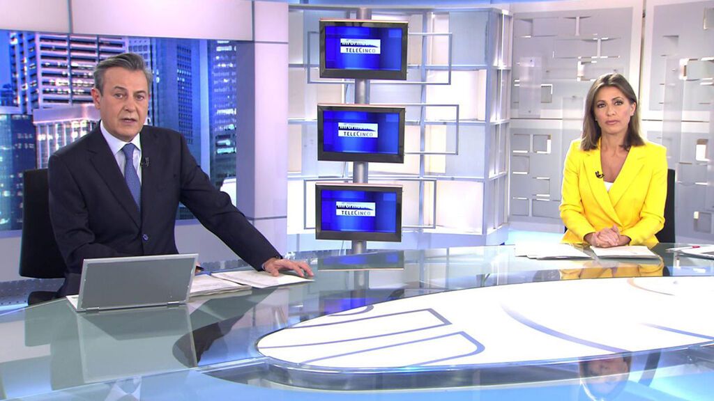 Con José Ribagorda y Ángeles Blanco Informativos Telecinco 2022 Noche 27/02/2022