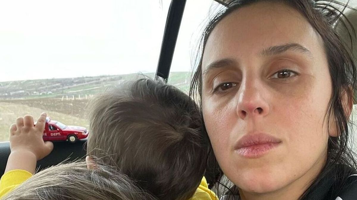 Jamala, ganadora de Eurovisión 2016, con sus hijos huyendo de Ucrania Jamala, ganadora de Eurovisión 2016, con sus hijos huyendo de Ucrania