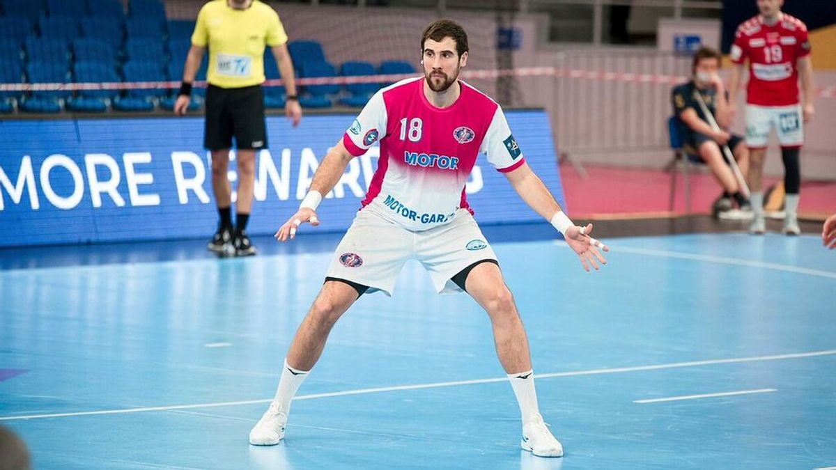 Carlos Molina, jugador de balonmano, llega cerca de la frontera tras su pedida de auxilio: "Tenemos mucho miedo" Carlos Molina, jugador de balonmano, llega cerca de la frontera tras su pedida de auxilio: "Tenemos mucho miedo"