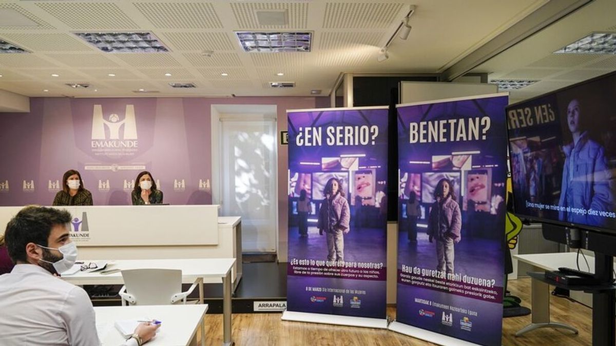 La campaña vasca del 8M de 2022 pretende “liberar a la niñas de los cánones de belleza” La campaña vasca del 8M de 2022 pretende “liberar a la niñas de los cánones de belleza”