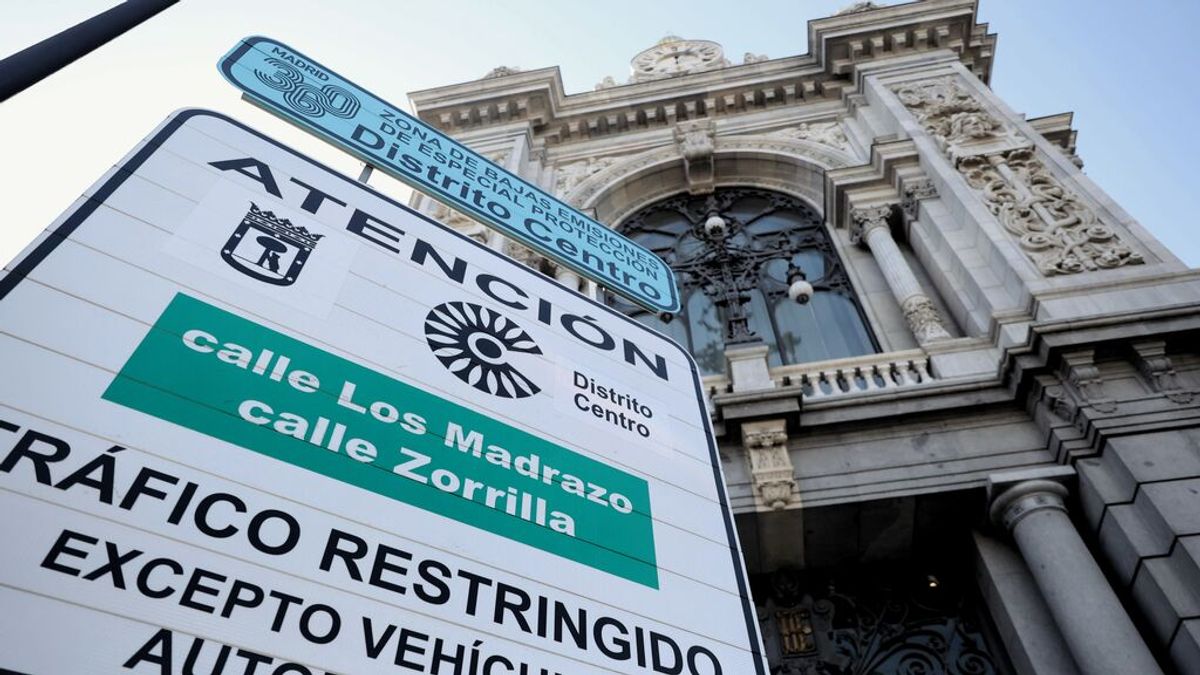 Sólo los agentes multarán a coches contaminantes en Madrid, las cámaras no hasta el 1 de mayo