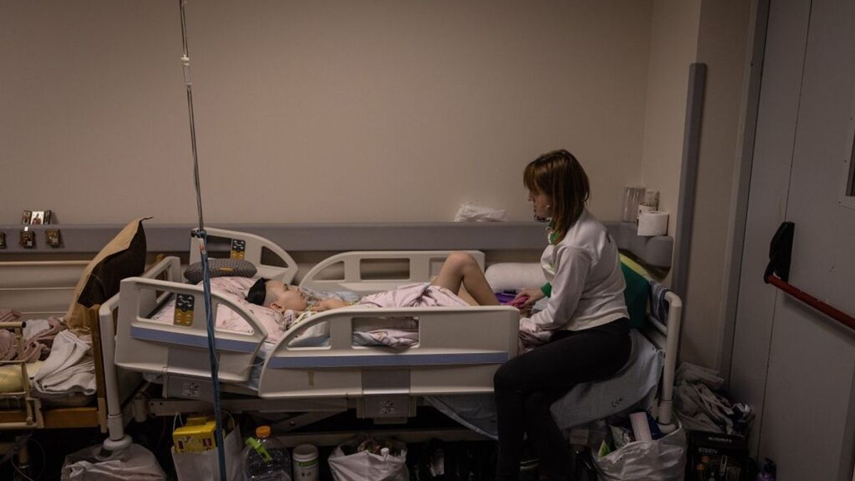 Los niños con cáncer en Ucrania, refugiados en los sótanos de los hospitales, se quedan sin tratamiento: “Nuestros pacientes morirán”