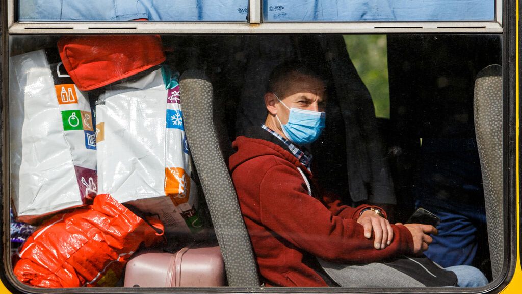EuropaPress_3154050_20_may_2020_ukraine_chop_passenger_wearing_face_mask_sits_on_bus_at_the
