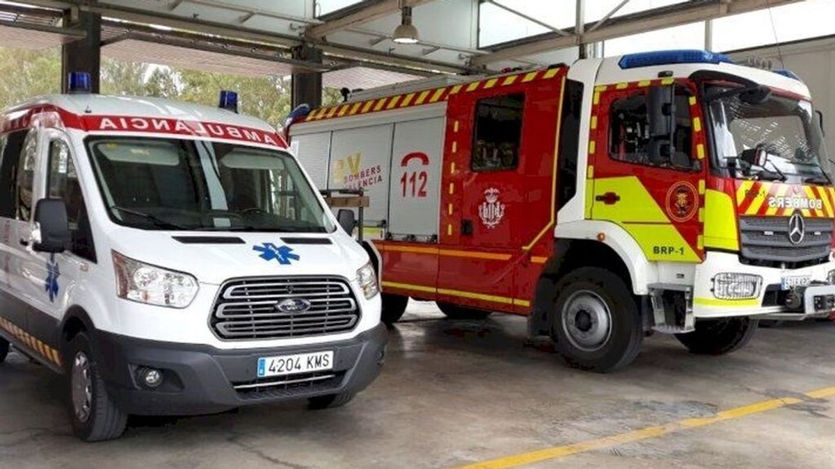 Cuatro intoxicados, dos de ellos policías, en el incendio de una casa en Torrent Cuatro intoxicados, dos de ellos policías, en el incendio de una casa en Torrent