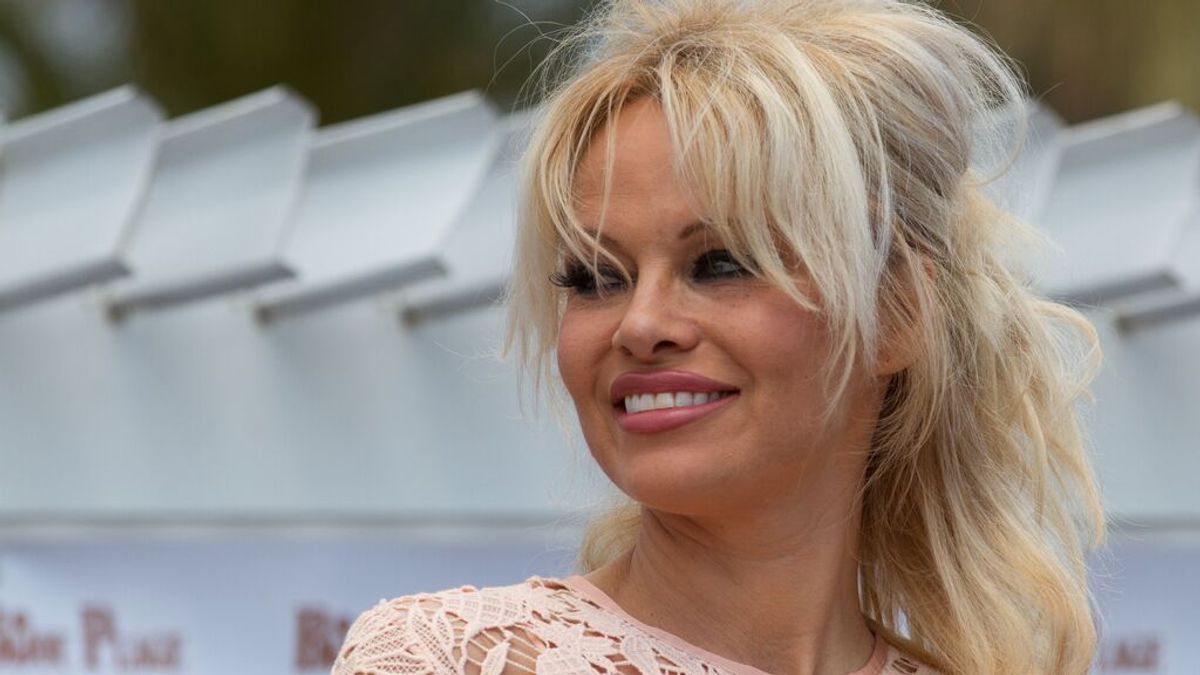 'Pam & Tommy' quiere hacer justicia a la actriz, ¿pero por qué Pamela Anderson se ha desvinculado de la serie?