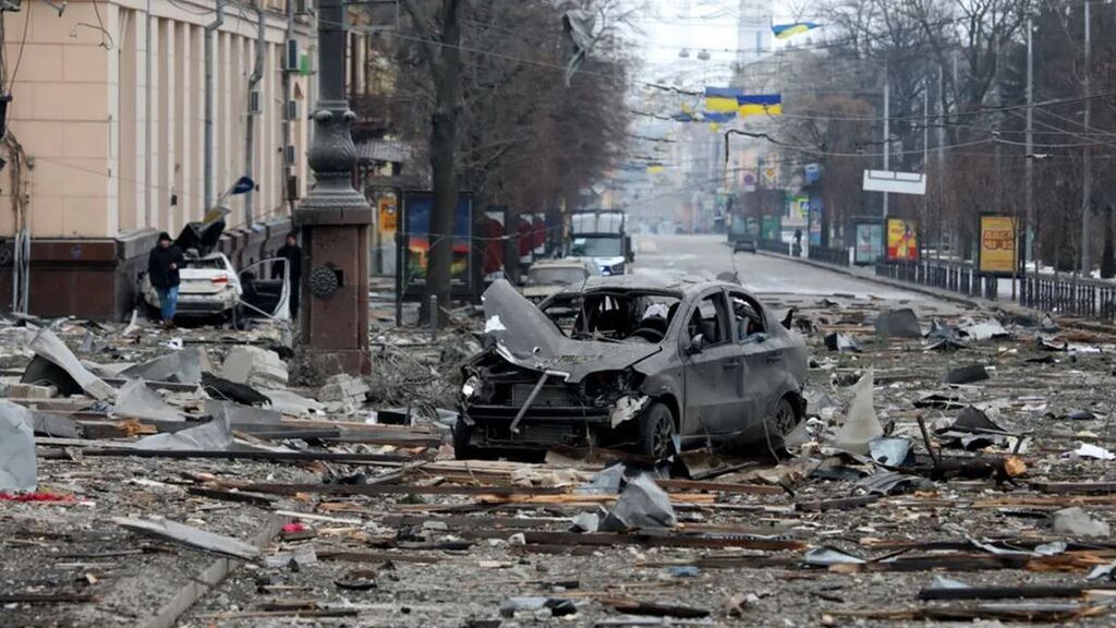 El ejército ruso continúa ensañándose con Járkov, la ciudad arrasada por los misiles