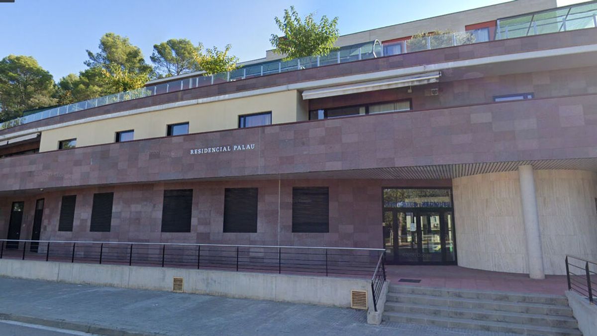 Fiscalía acusa al director y al médico de la residencia de Palau en la que murieron 55 ancianos Fiscalía acusa al director y al médico de la residencia de Palau en la que murieron 55 ancianos