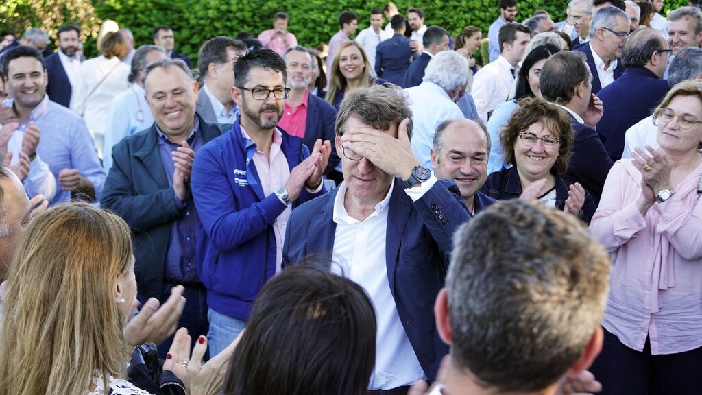 Feijóo deshecho en lágrimas declina presidir el PP en 2018