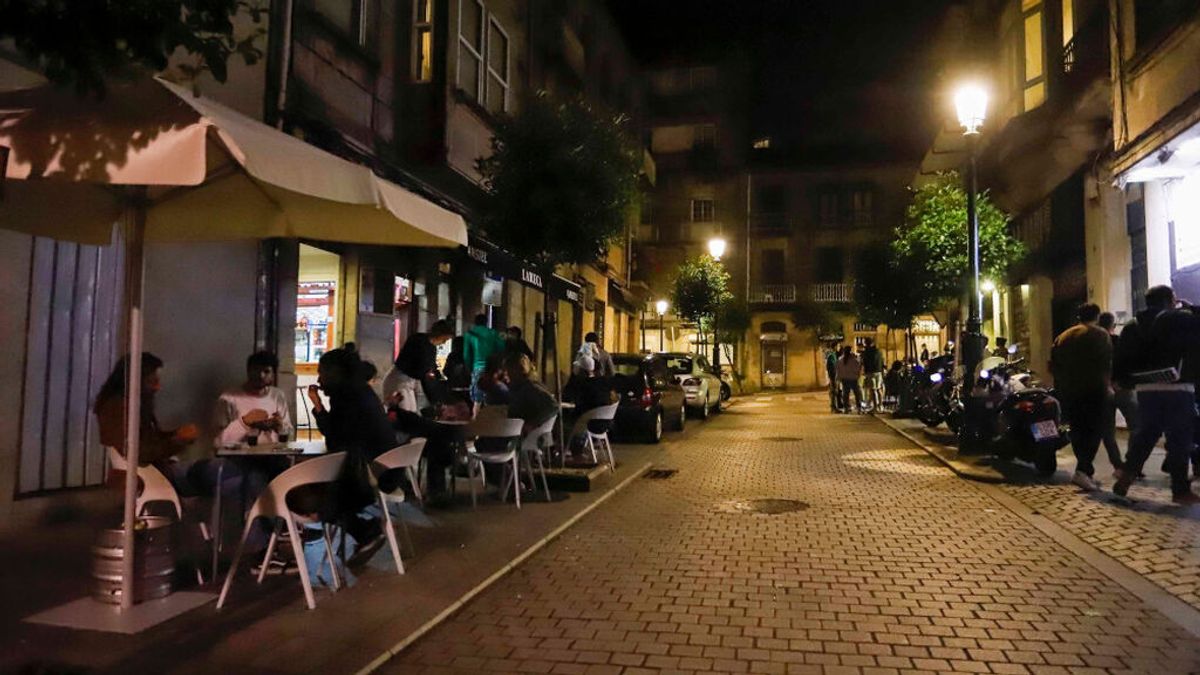 Un juez de Vigo confirma la multa a una mujer por estar en una terraza sin mascarilla Un juez de Vigo confirma la multa a una mujer por estar en una terraza sin mascarilla