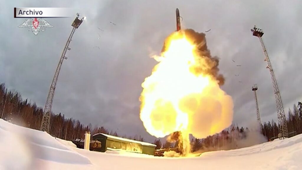 Vladimir Putin ordena maniobras en Siberia y en el Ártico con lanzamisiles y submarinos nucleares