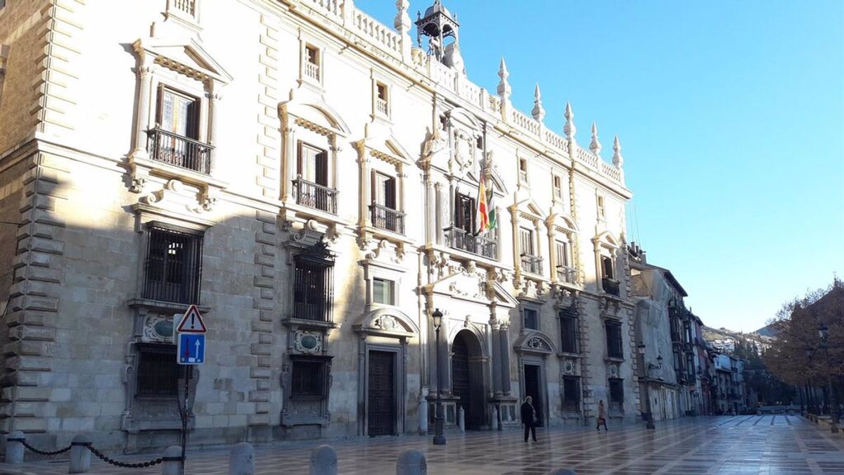 Prisión para un empleado de banca en Granada que estafó 51.500 euros a un jubilado Prisión para un empleado de banca en Granada que estafó 51.500 euros a un jubilado