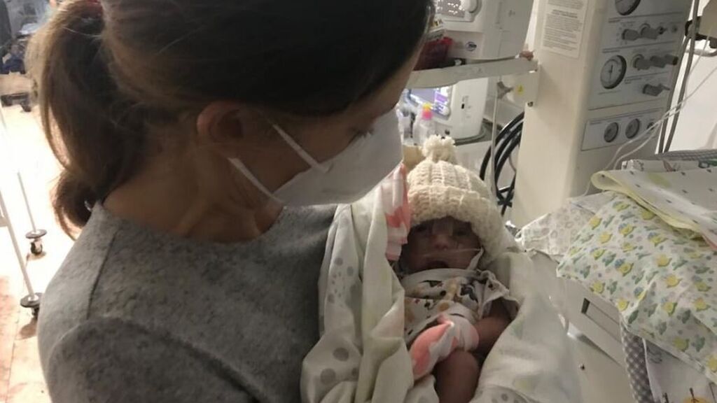 Una madre española espera sacar a su hija prematura de Kiev antes de la llegada de las tropas rusas