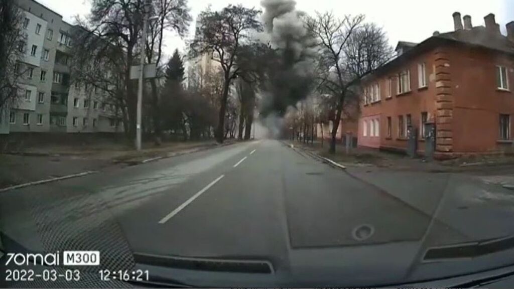 Una gran explosión sacude en el centro de la ciudad ucraniana de Chernihiv