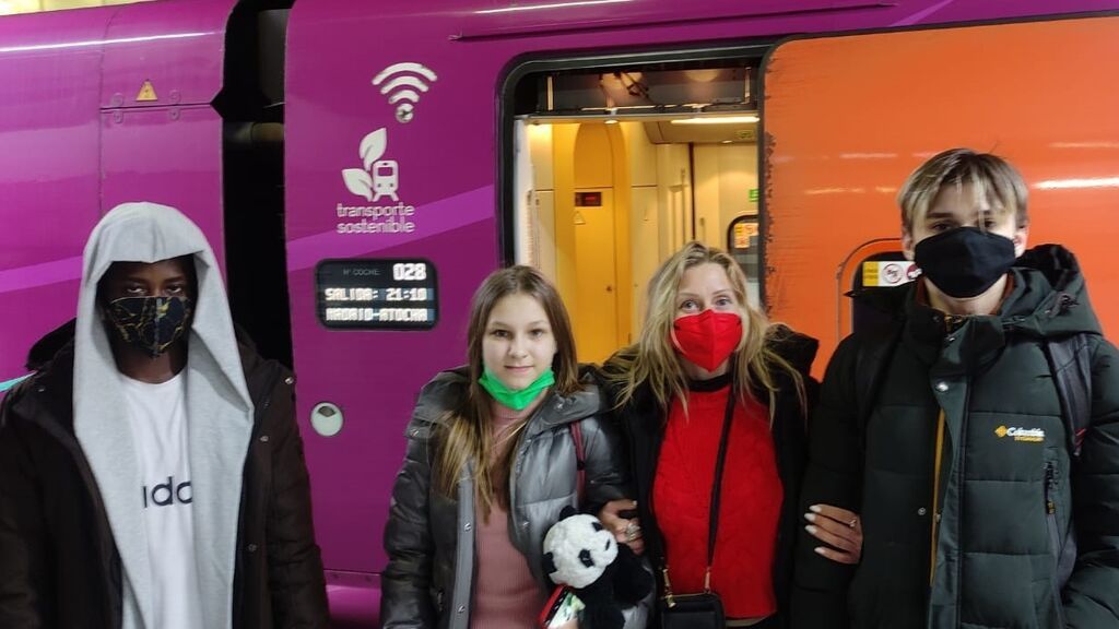 EuropaPress_4288685_renfe_gestiona_primeros_billetes_refugiados_ucranianos_hub_estacion
