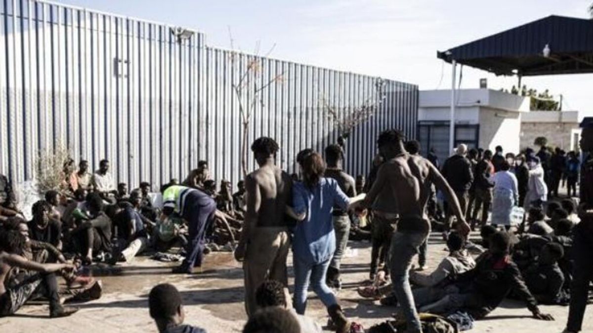 Nuevo salto masivo a la valla de Melilla: más de 800 inmigrantes lo intentan de nuevo en menos de 24 horas