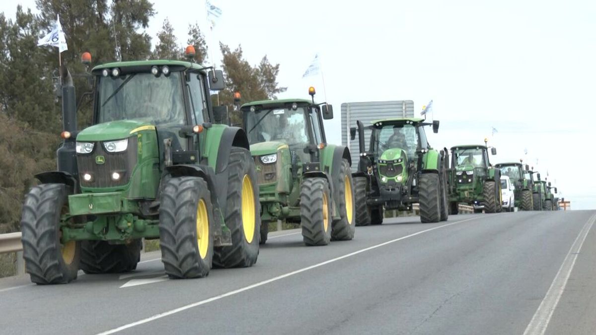 Más de 500 tractores salen a la carretera en Antequera para protestar por la PAC