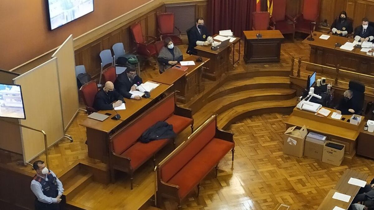 Condenado a 24 años de cárcel por matar a cuchilladas a su mujer en Terrassa Condenado a 24 años de cárcel por matar a cuchilladas a su mujer en Terrassa