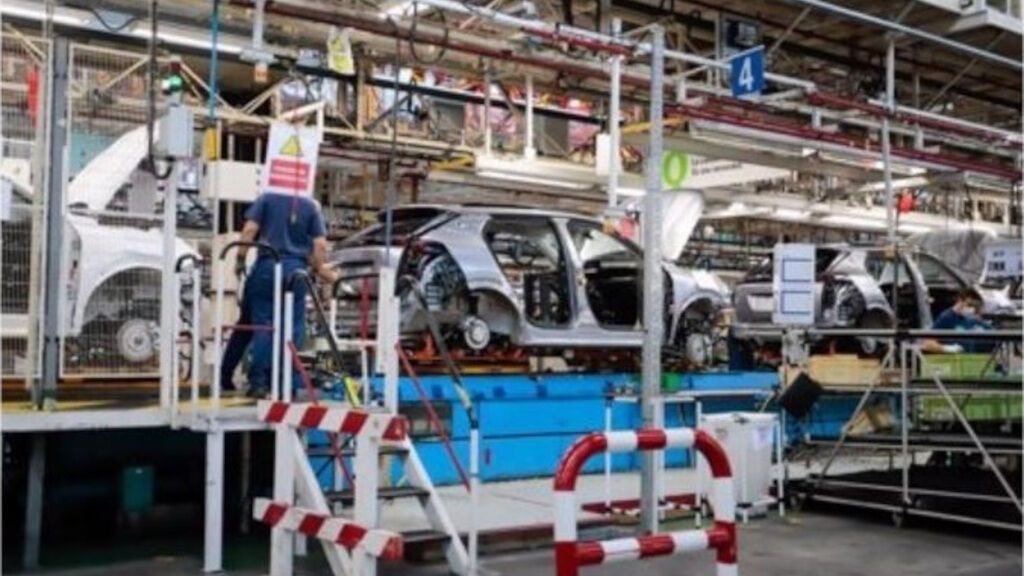 Stellantis Vigo pospone la recuperación del cuarto turno por la falta de componentes