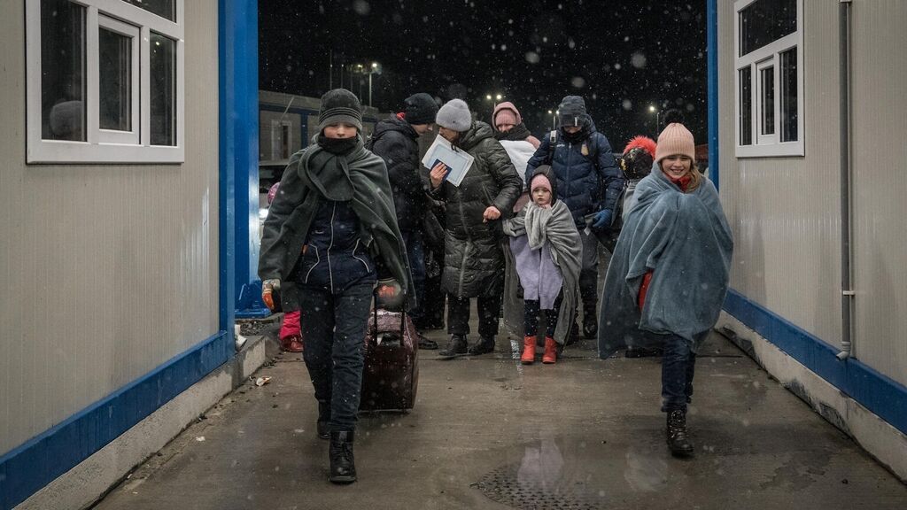 Rusia y Ucrania acuerdan corredores humanitarios mientras los combates se recrudecen en el sur