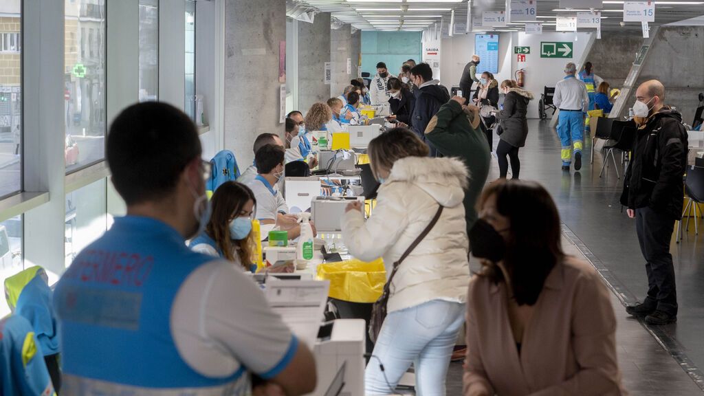 Los contagios de coronavirus siguen bajando en España