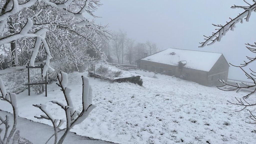La nieve causa complicaciones en siete municipios de la montaña de Lugo