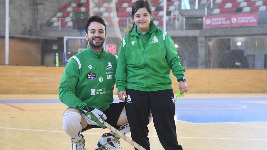 Pili con el capitán del equipo, David Torres.