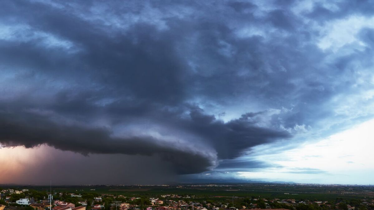 La Comunidad Valenciana, en riesgo por un fuerte temporal mediterráneo con viento, granizo y nieve