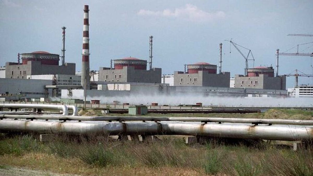 Temor a una fuga radioactiva tras el ataque ruso a Zaporiyia, la mayor central nuclear de Europa