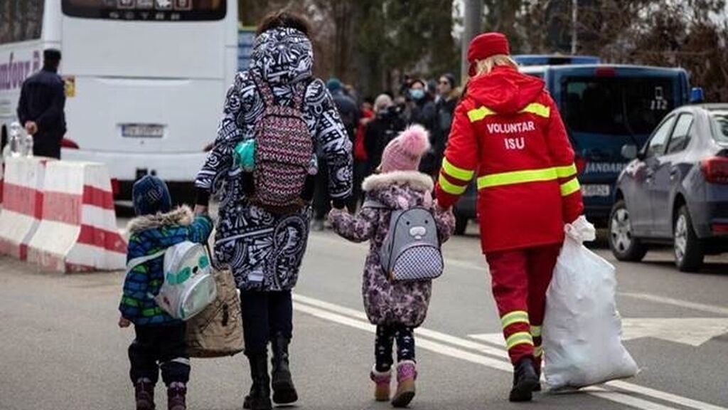El éxodo de los peluches: medio millón de niños ha huido de Ucrania por la guerra