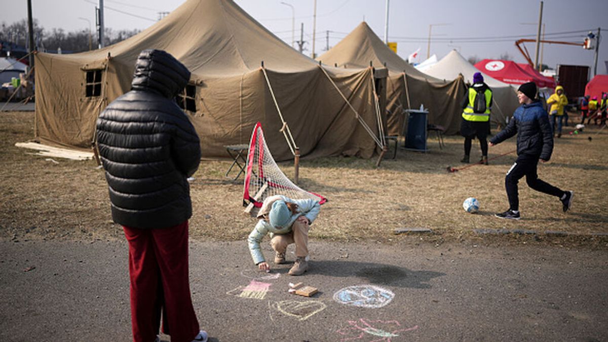 Más de 1,2 millones de personas han escapado de Ucrania tras la invasión, la mitad están en Polonia Más de 1,2 millones de personas han escapado de Ucrania tras la invasión, la mitad están en Polonia