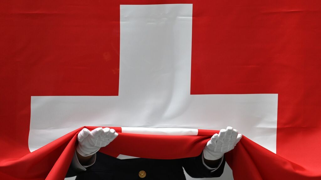EuropaPress_4275518_bandera_suiza